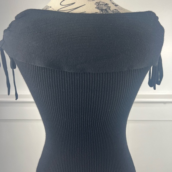 Express Black Off Shoulder - Picture 7 of 9